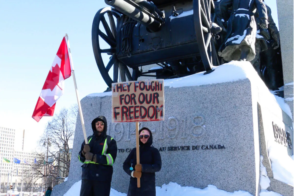 Protesters stand in front of the War Memorial in Ottawa on Jan. 29, 2022. (Noé Chartier/The Epoch Times)