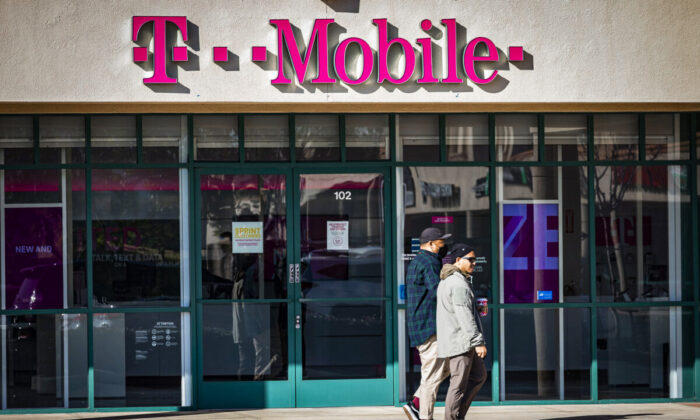 A T-Mobile store that was also a victim of a smash-and-grab robbery in January 2022 sits open for business in Fountain Valley, Calif., on Jan. 27, 2022. (John Fredricks/The Epoch Times)