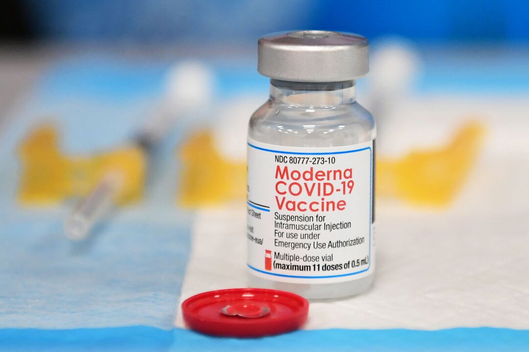 A vial of Moderna's COVID-19 vaccine in Los Angeles, Calif., on Dec. 15, 2021. (Frederic J. Brown/AFP via Getty Images)