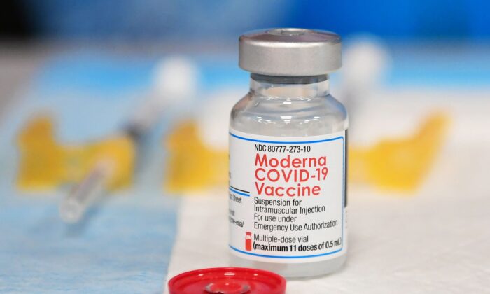 A vial of Moderna's COVID-19 vaccine in Los Angeles, Calif., on Dec. 15, 2021. (Frederic J. Brown/AFP via Getty Images)