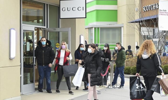 People line up at the Toronto Premium Outlets mall on Black Friday for shopping sales during the COVID-19 pandemic in Milton, Ont., Nov. 27, 2020. (The Canadian Press/Nathan Denette)