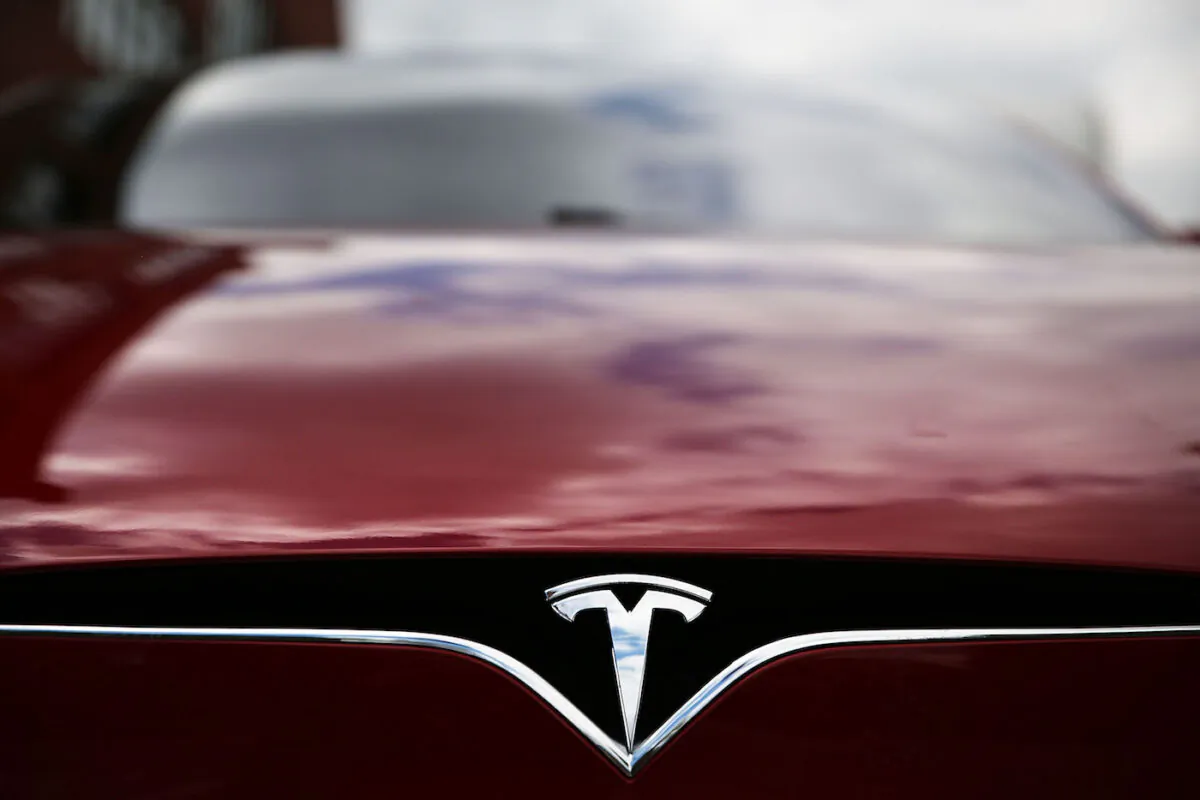 A Tesla model S sits parked outside of a new Tesla showroom and service center in Red Hook, Brooklyn, New York City on July 5, 2016. (Spencer Platt/Getty Images)