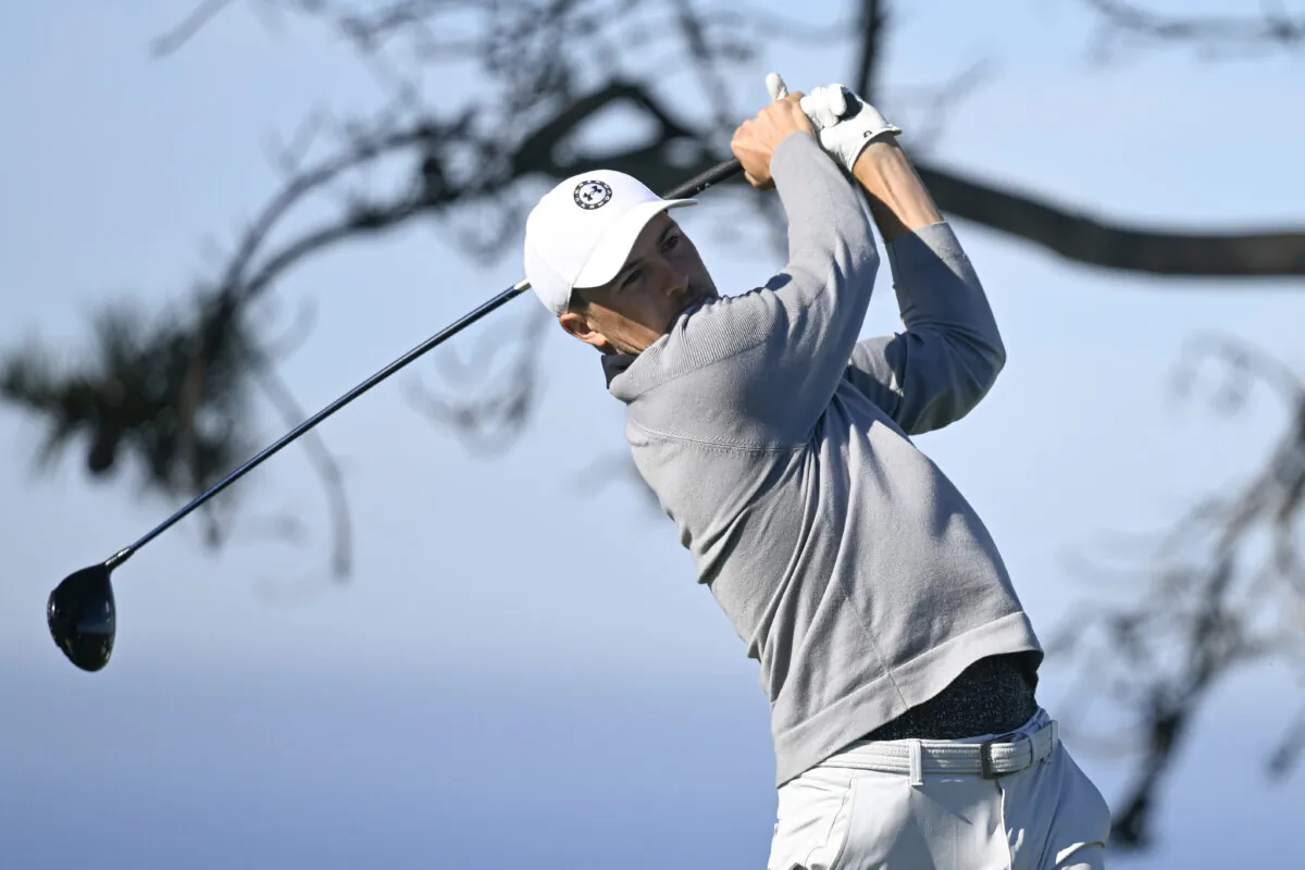 Jordan Spieth hits his tee shot on the 11th hole of the North Course at Torrey Pines during the first round of the Farmers Insurance Open golf tournament in San Diego, Calif., on Jan. 26, 2022. (Denis Poroy/AP Photo)