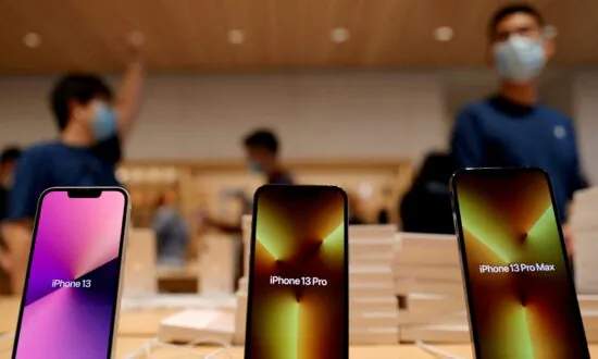 Judge Dismisses Lawsuit over Apple iPhone Water Resistance Claims