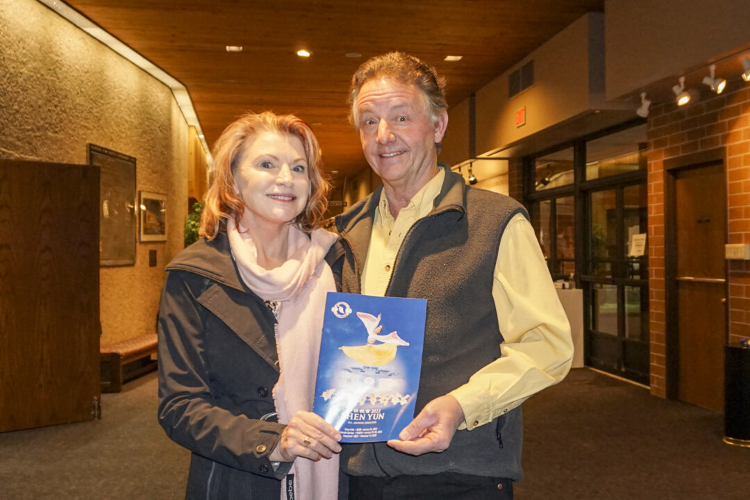 Matthew Trefren and Ann Jones at the Shen Yun Performing Arts performance at Cheyenne Civic Center in Cheyenne, Wyo., on Feb. 1, 2022. (Nancy Ma/The Epoch Times)