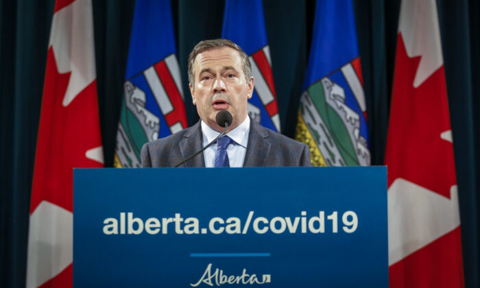 Alberta Premier Jason Kenney makes an announcement regarding COVID-19 measures, in Calgary on Sept. 15, 2021. (The Canadian Press/Jeff McIntosh)