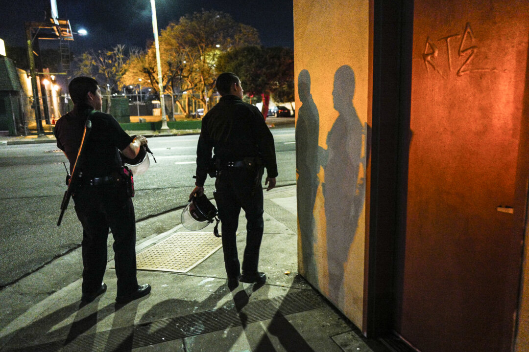 Los Angeles to Donate Surplus Police Ballistic Helmets, Vests to Ukraine