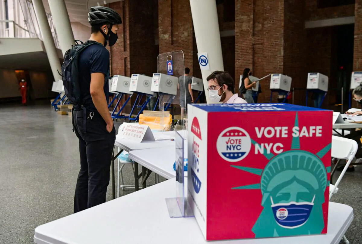 Residents vote during the mayoral primary election at the Brooklyn Museum polling station in New York City on June 22, 2021. (Angela Weiss/AFP via Getty Images)