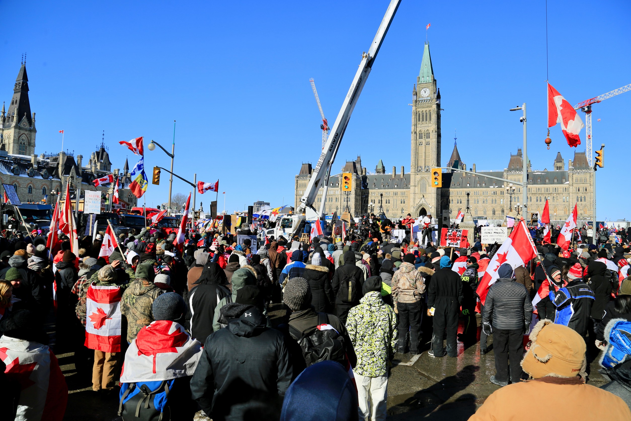 Thousands Converge on Parliament Hill as Trucker Convoy Protest in Ottawa Marks 1 Week - Vimarsana News