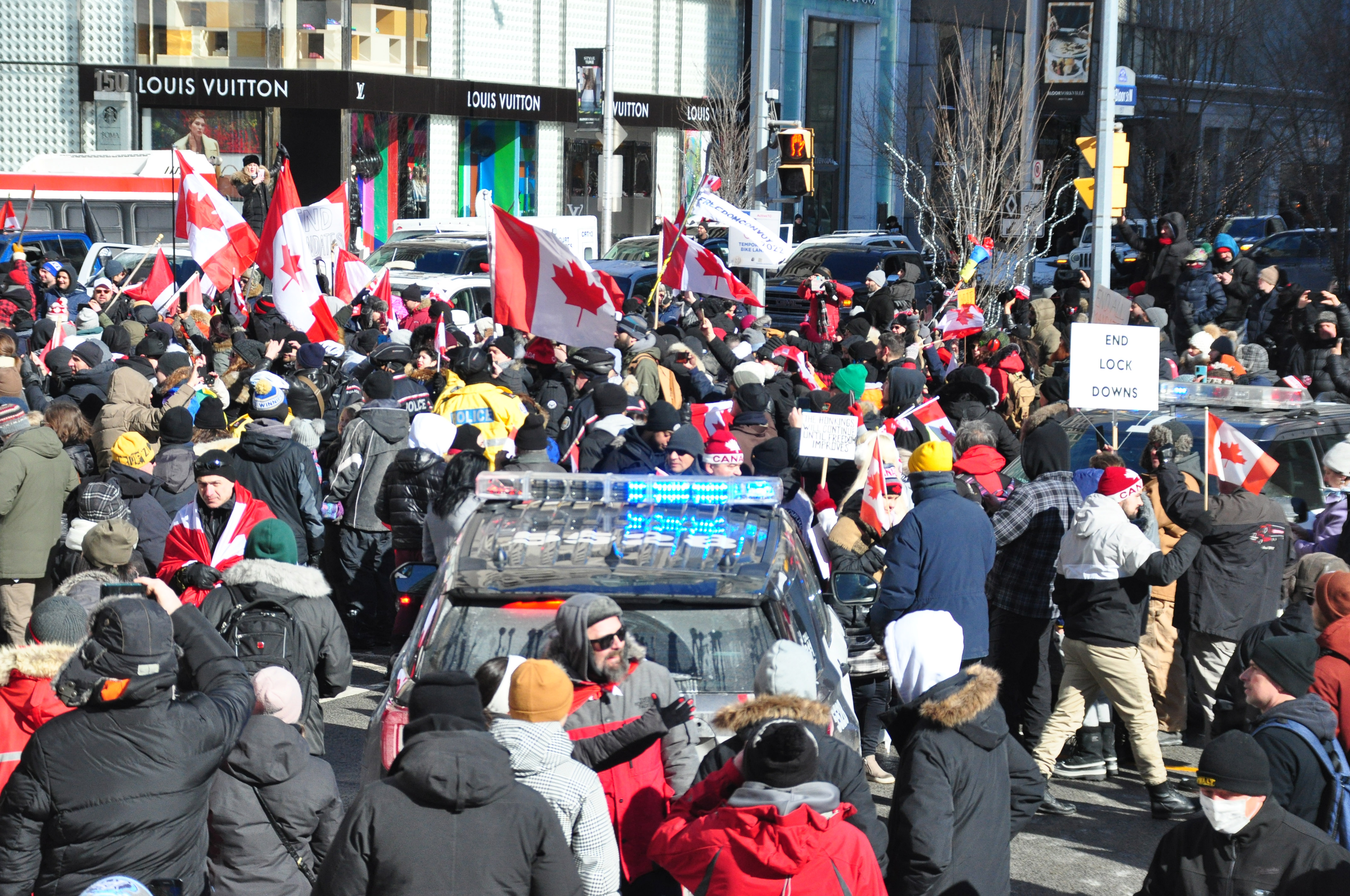 Thousands Protest in Toronto Against COVID Mandates and Lockdowns - Vimarsana News