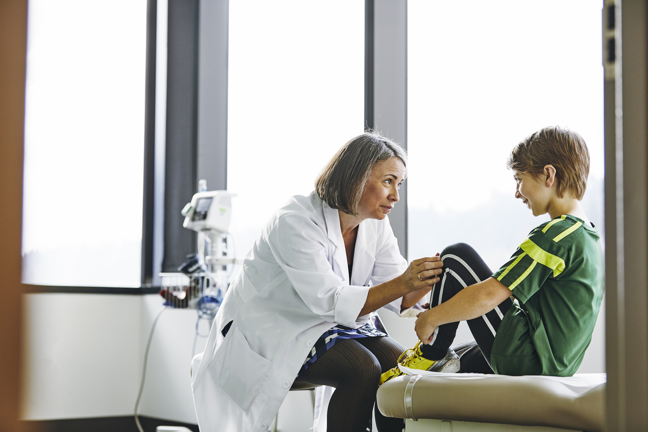 130+ UK Doctors: Failed COVID Policies Caused 'Massive' Harm, Especially to Children - Vimarsana News