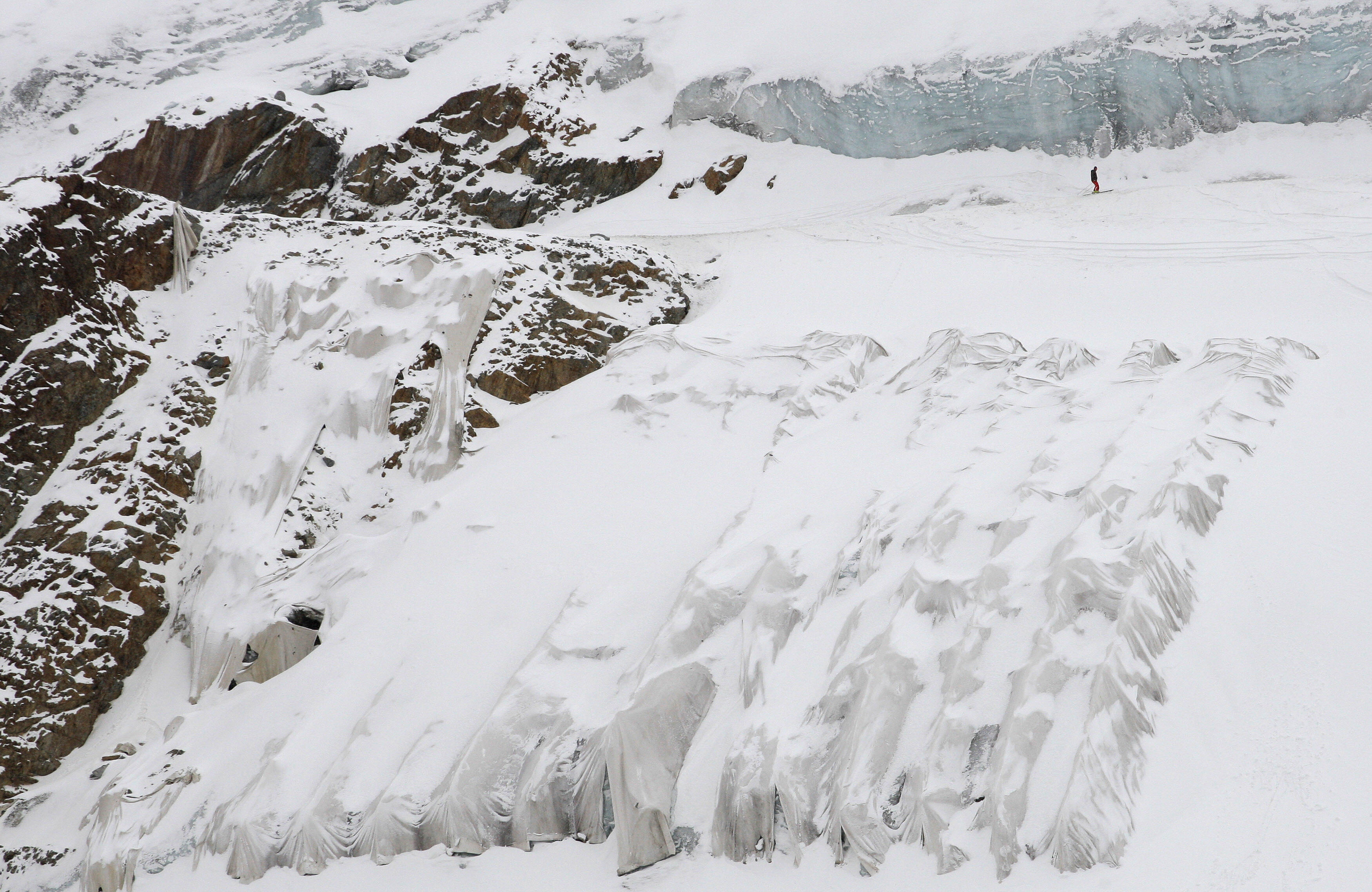 Avalanche in Austria Near Swiss Border Kills 5 - Vimarsana News