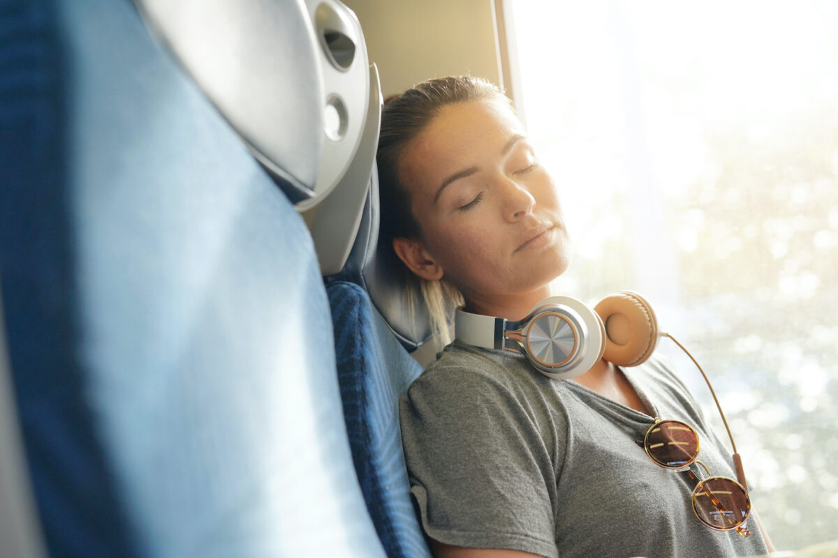  Researchers have new insight into how the sleeping brain reacts when our ears pick up unfamiliar sounds.(goodluz/Shutterstock)