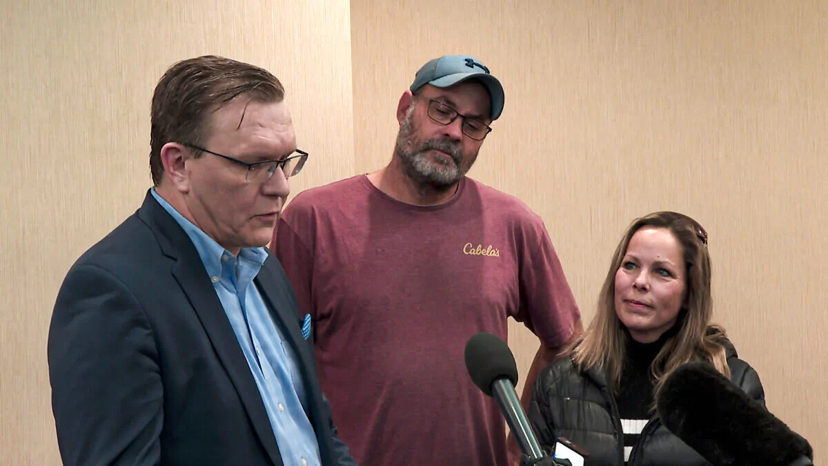 (L–R) Lawyer Keith Wilson and Freedom Convoy organizers Chris Barber and Tamara Lich hold a press conference in Ottawa on Feb. 3, 2022. (NTD)