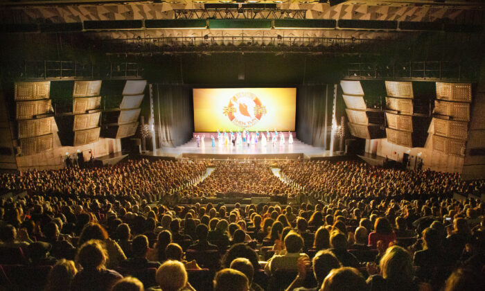A ‘Pity’ Shen Yun Can’t Go to China, Says French Mayor