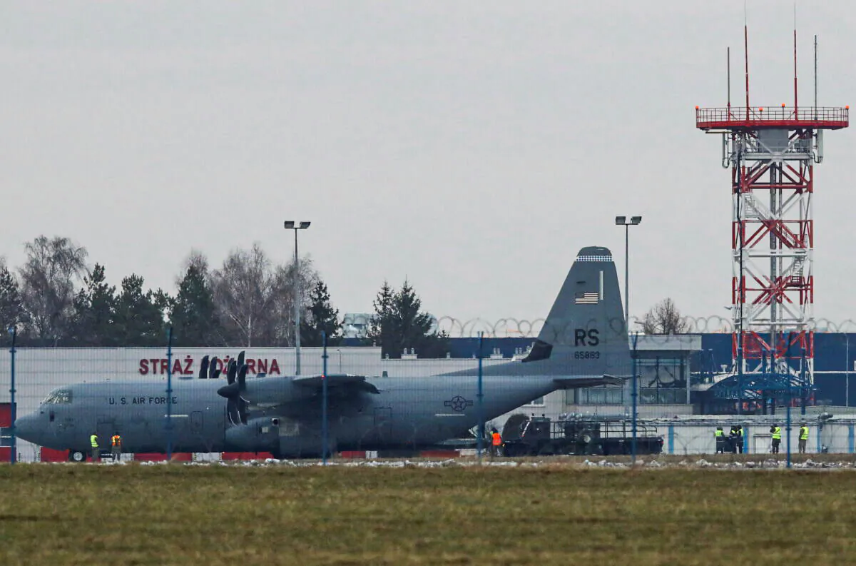 File photo showing a U.S. Air Force Lockheed Martin C-130 Hercules transport aircraft being unloaded after landing at Jasionka Airport near Rzeszow, Poland, on Feb. 4, 2022. (REUTERS/Kacper Pempel)