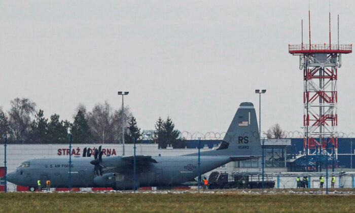 File photo showing a U.S. Air Force Lockheed Martin C-130 Hercules transport aircraft being unloaded after landing at Jasionka Airport near Rzeszow, Poland, on Feb. 4, 2022. (REUTERS/Kacper Pempel)