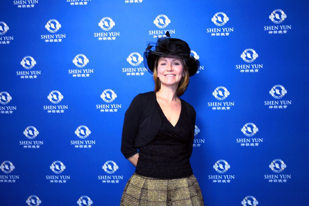 Singer Holly Prather at the Shen Yun performance at The State Theatre at Playhouse Square, Cleveland, Ohio on Feb. 5, 2022. (NTD)