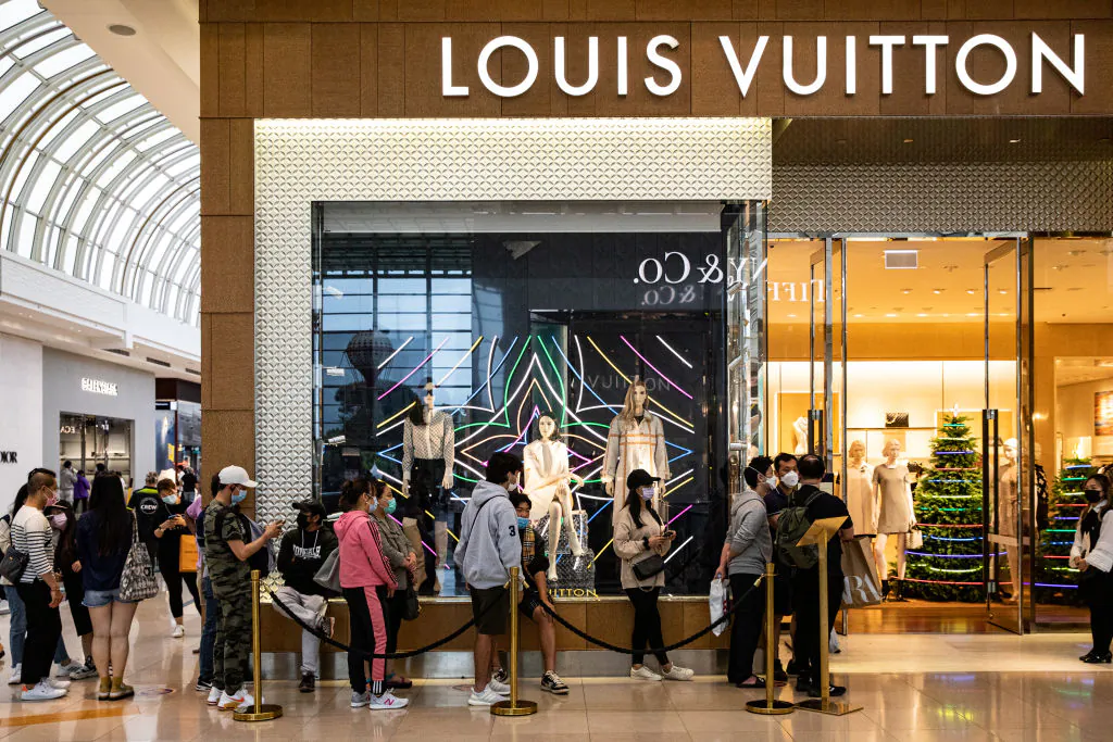 Shoppers line up outside Louis Vuitton at Chadstone The Fashion Capital in Melbourne, Australia, on Dec. 26, 2021. (Diego Fedele/Getty Images)