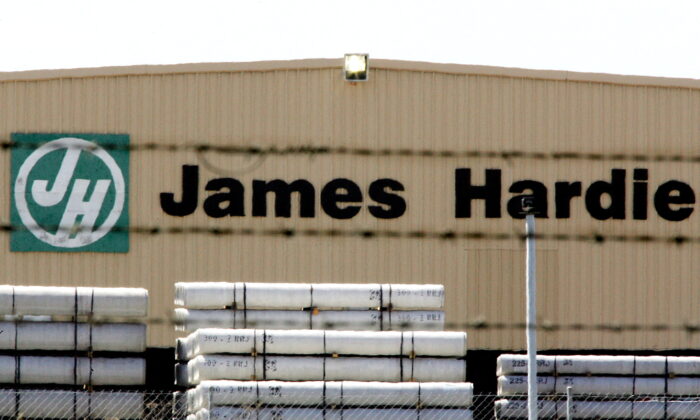 A James Hardie factory is seen behind a fence in western Sydney, on Sept. 24, 2004. (Tim Wimborne/Reuters)