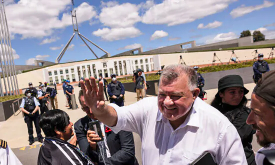 Federal MP Craig Kelly Brings ‘Convoy’ Protestors Into Parliament