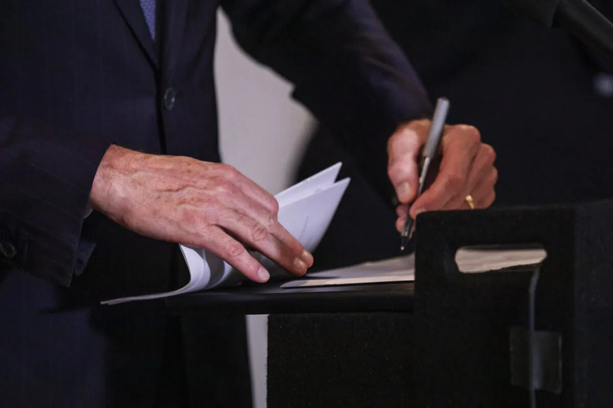 California Governor Gavin Newsom signs multiple bills in Los Angeles on Sept. 29, 2021. (John Fredricks/The Epoch Times)