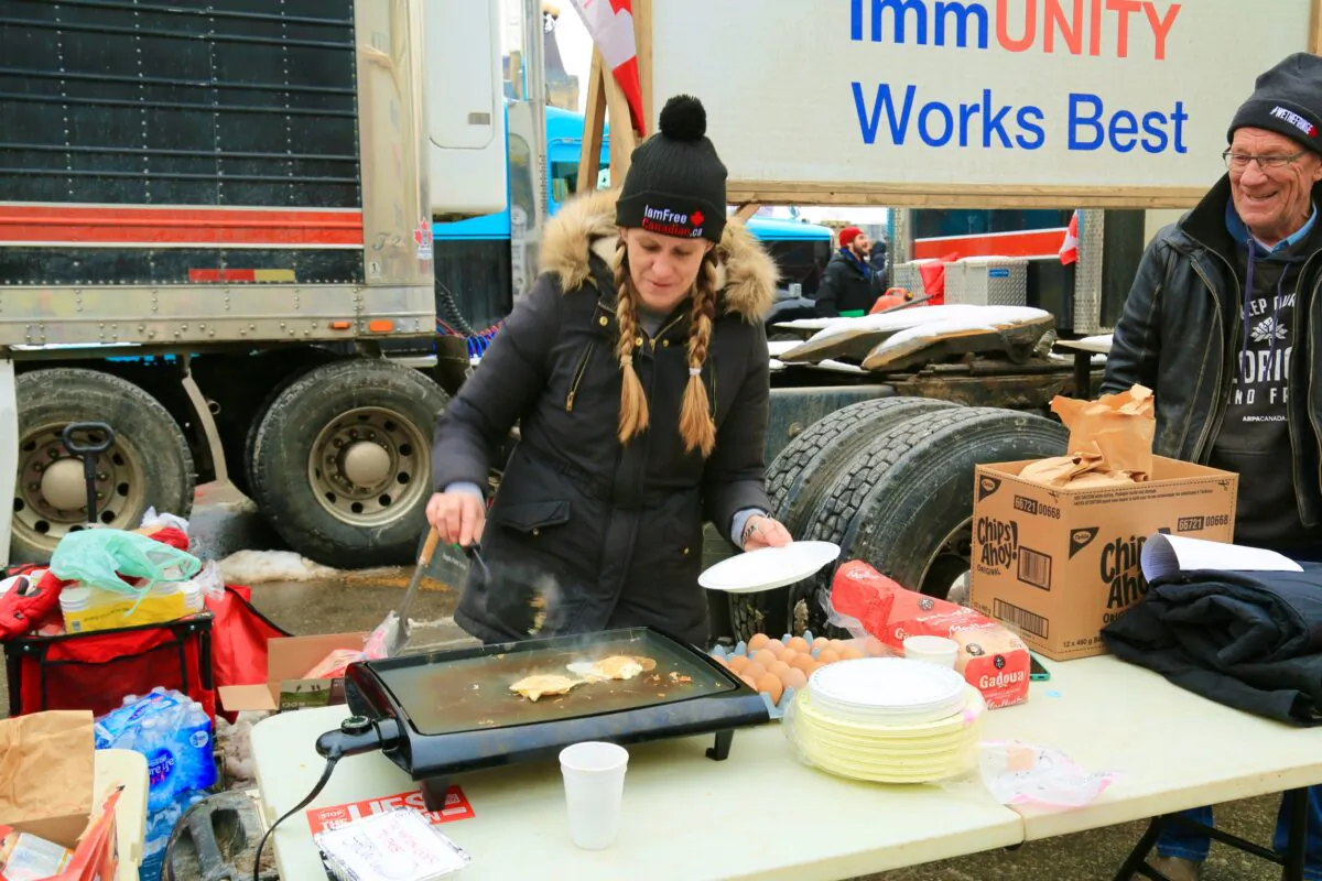 A volunteer prepares food for protesters demonstrating against COVID-19 mandates and restrictions in Ottawa on Feb. 8, 2022. (Jonathan Ren/The Epoch Times)