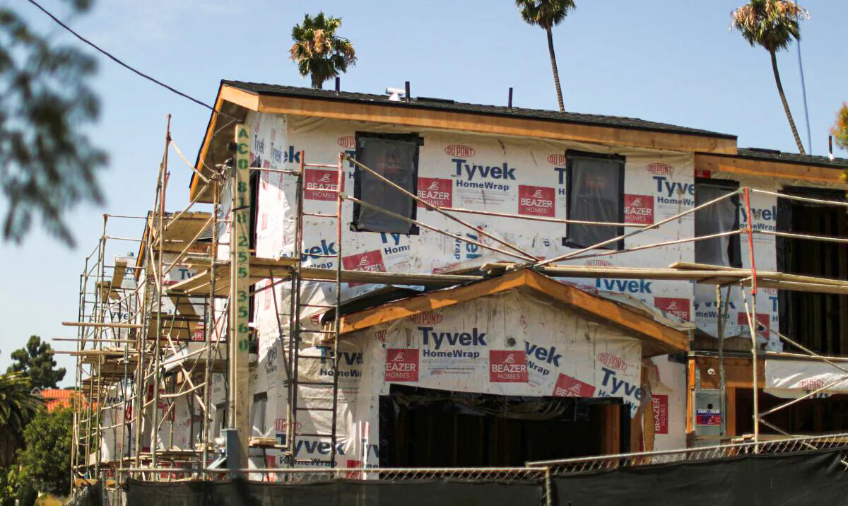 In this file photo, an apartment building housing construction site is seen in Los Angeles on July 30, 2018. (Lucy Nicholson/Reuters)