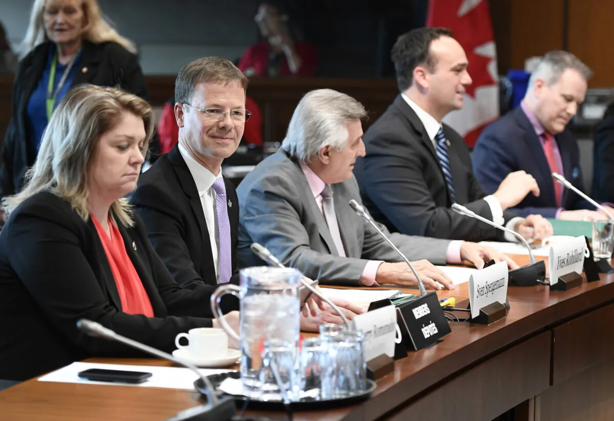 Liberal MP Yves Robillard (C) attends the House Committee on National Defence in Ottawa on May 16, 2019. (The Canadian Press/Justin Tang)