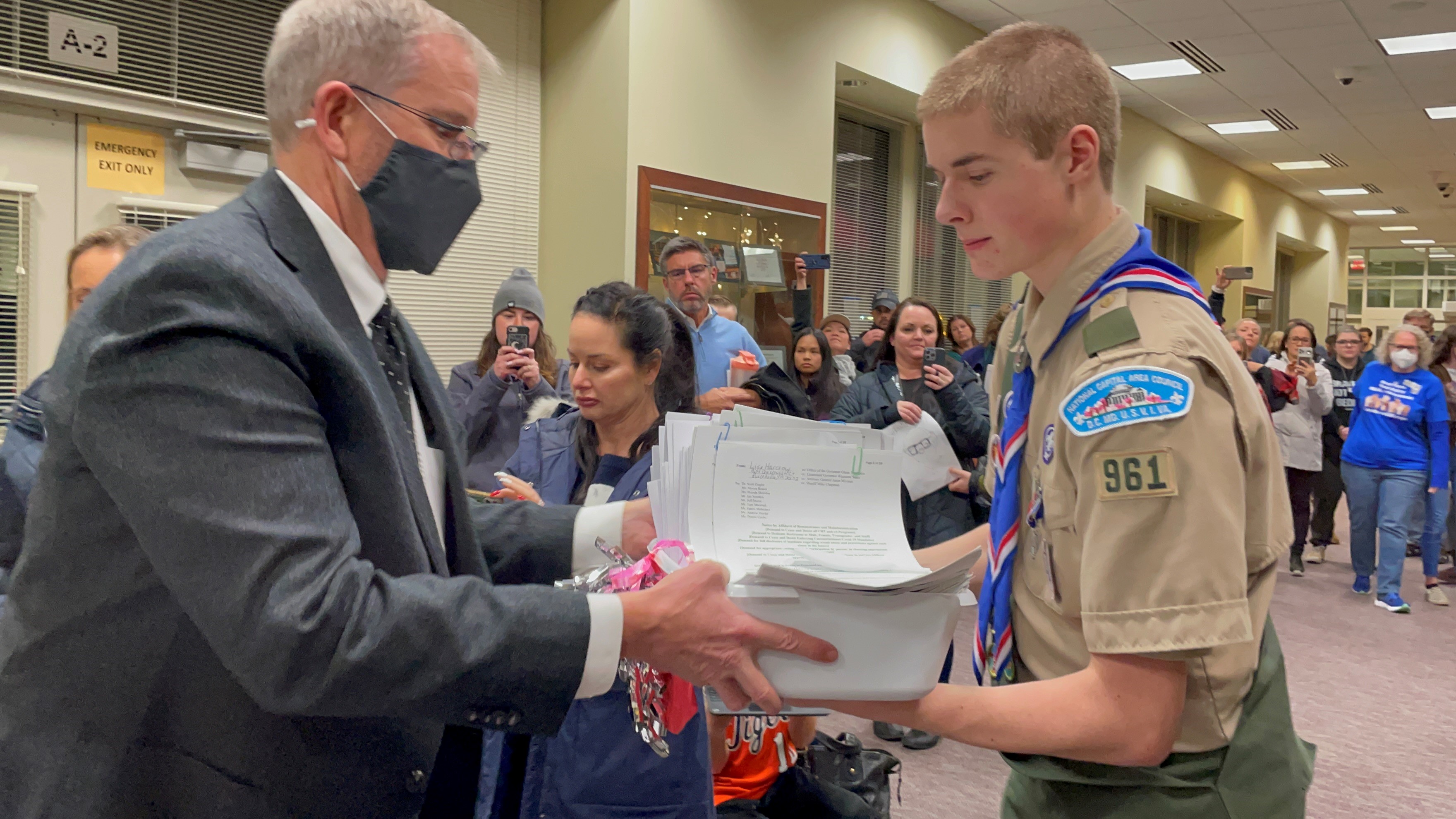 Students Suspended on Mask Mandate Attempt to Serve Affidavits to Loudoun County School Board - Vimarsana News
