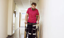 Paralyzed Man Walks Again With Innovative Spinal Implant That Mimics the Brain