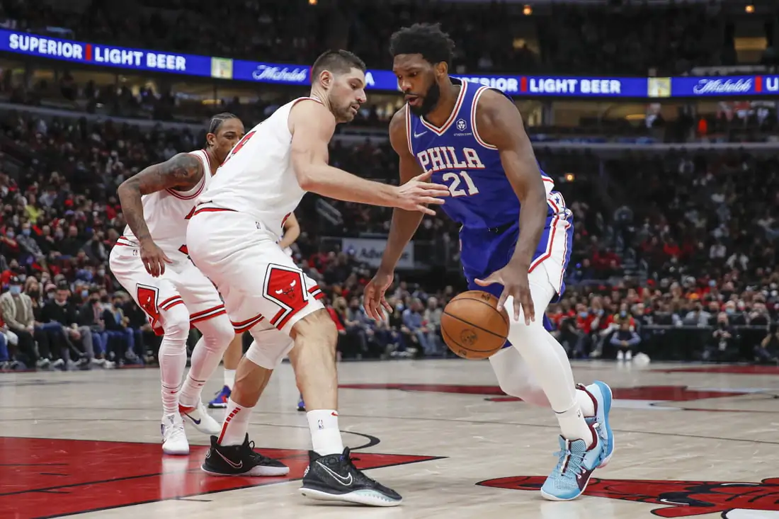 Philadelphia 76ers (C) Joel Embiid (21) drives to the basket against Chicago Bulls (C) Nikola Vucevic (9) during the second half at United Center in Chicago on Feb 6, 2022. (Kamil Krzaczynski/USA TODAY Sports via Field Level Media)