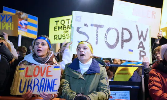 Thousands Arrested in Russian Cities for Protesting Ukraine Invasion