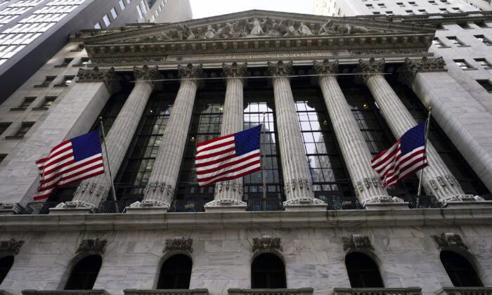 American flags fly outside the New York Stock Exchange in the Financial District in New York, on Jan. 14, 2022. (Mary Altaffer/AP Photo)