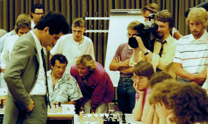(Garry Kasparo in 1985/Wikimedia via   Benzinga)  