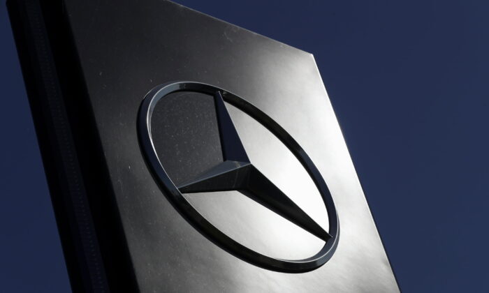 The Mercedes-Benz logo will be seen outside Mercedes-Benz car dealers on May 28, 2020 (Eve Herman / Reuters), during the Coronavirus Disease (COVID-19) Brussels, Belgium epidemic.