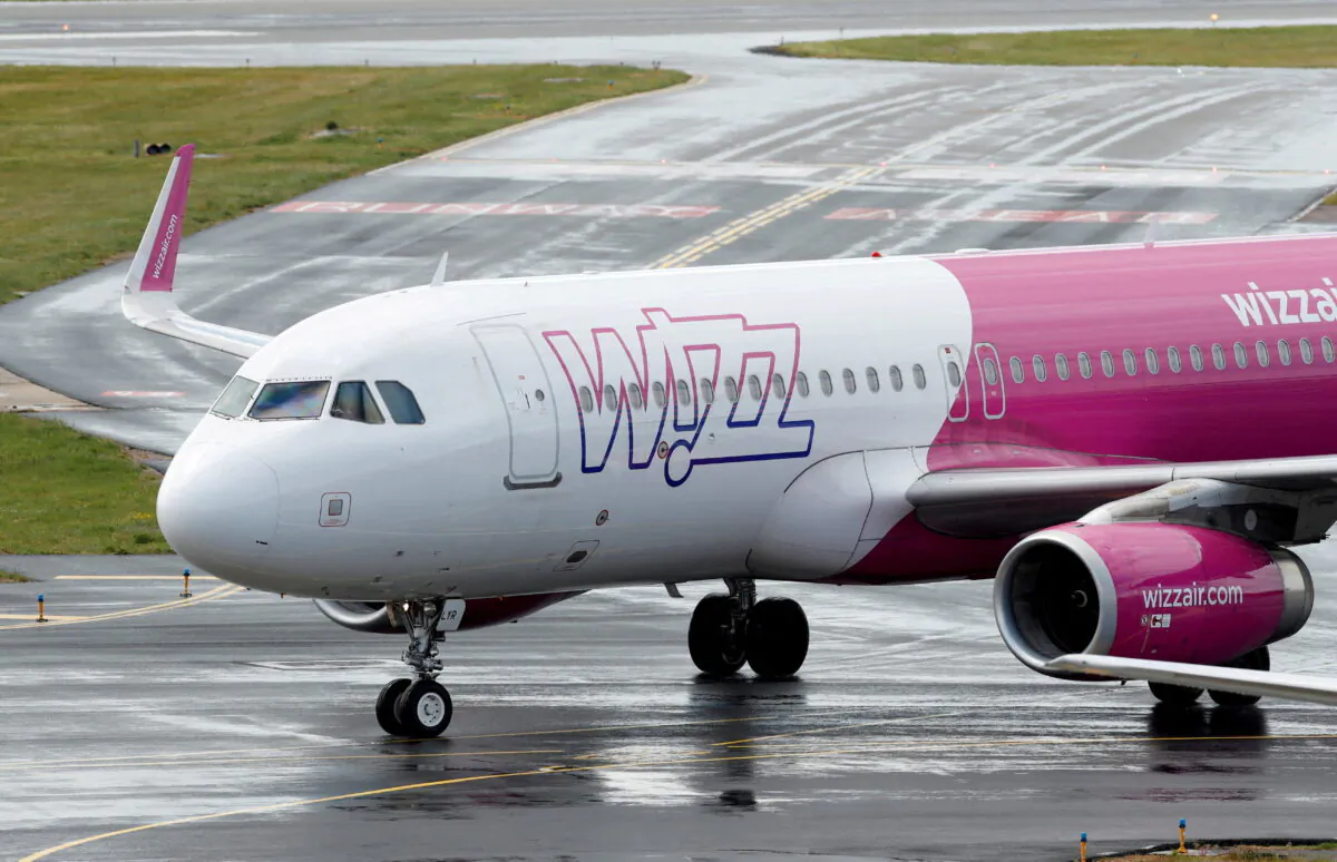 A Wizz Air Airbus A320 at Luton Airport, Luton, Britain, on May 1, 2020. (Andrew Boyers/Reuters)