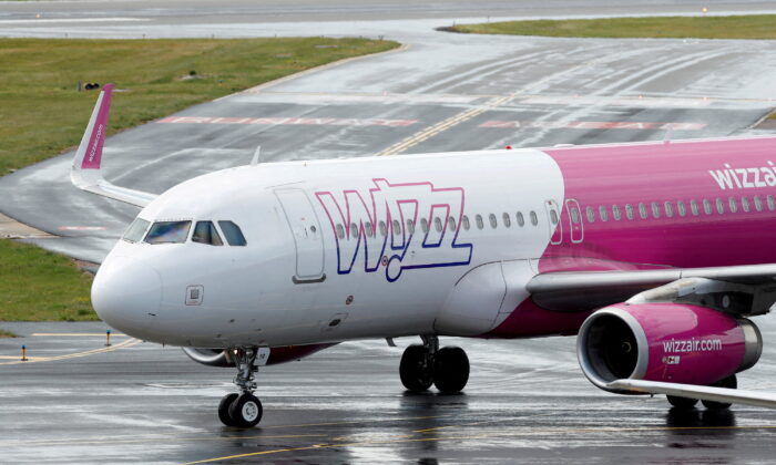 A Wizz Air Airbus A320 at Luton Airport, Luton, Britain, on May 1, 2020. (Andrew Boyers/Reuters)