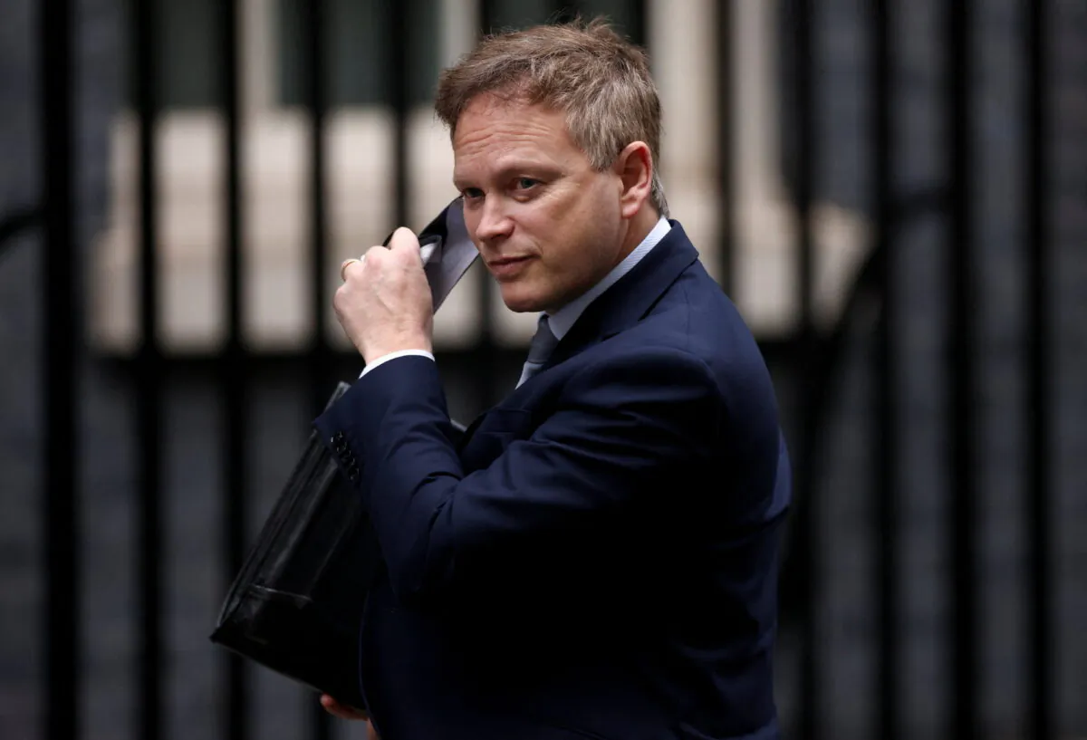 British Transport Secretary Grant Shapps walks outside Downing Street in London on Jan. 25, 2022. (Henry Nicholls/Reuters)