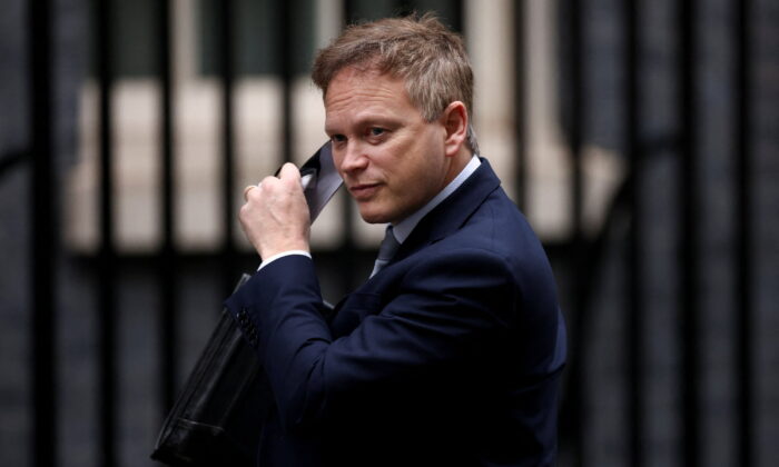 British Transport Secretary Grant Shapps walks outside Downing Street in London on Jan. 25, 2022. (Henry Nicholls/Reuters)