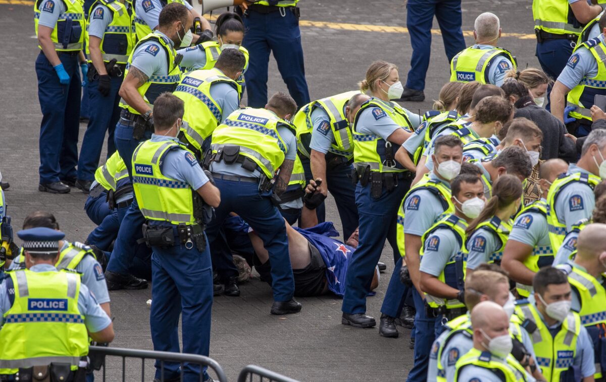 NewZealand Police arrest protesters
