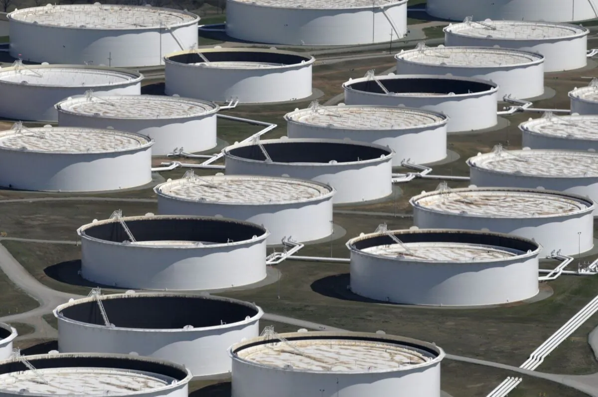Crude oil storage tanks are seen from above at the Cushing oil hub, appearing to run out of space to contain a historic supply glut that has hammered prices, in Cushing, Okla., on March 24, 2016. (Nick Oxford/Reuters)