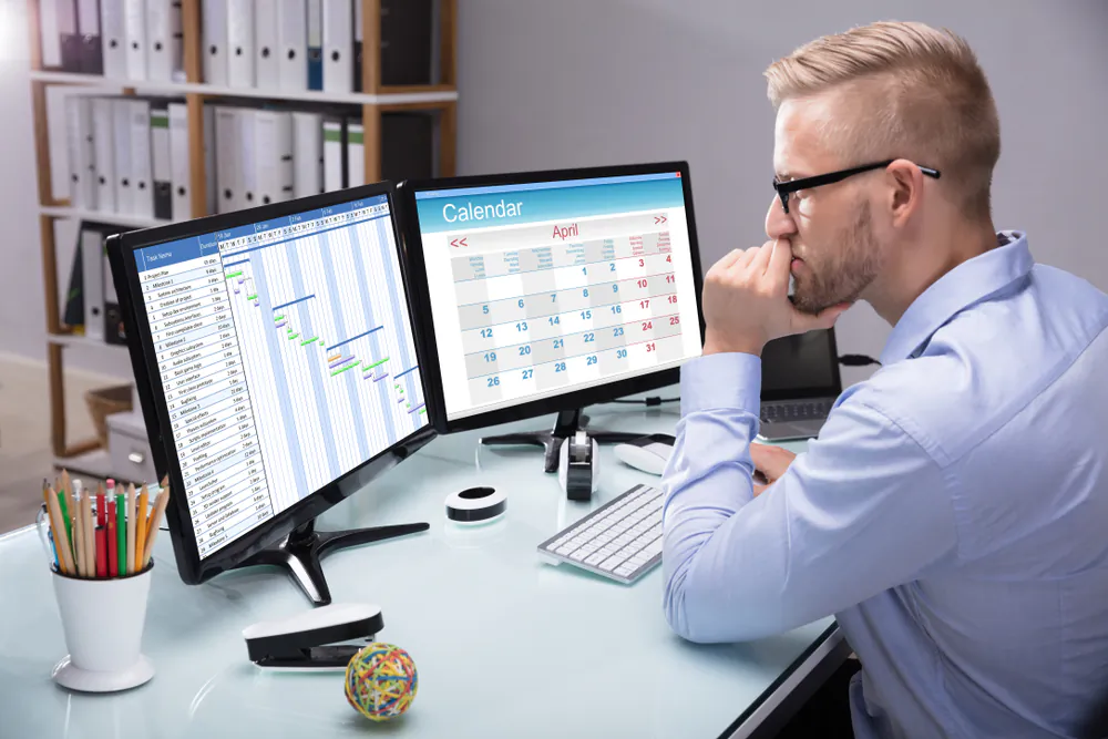 Managing your time allows you to be more productive. (shutterstock)