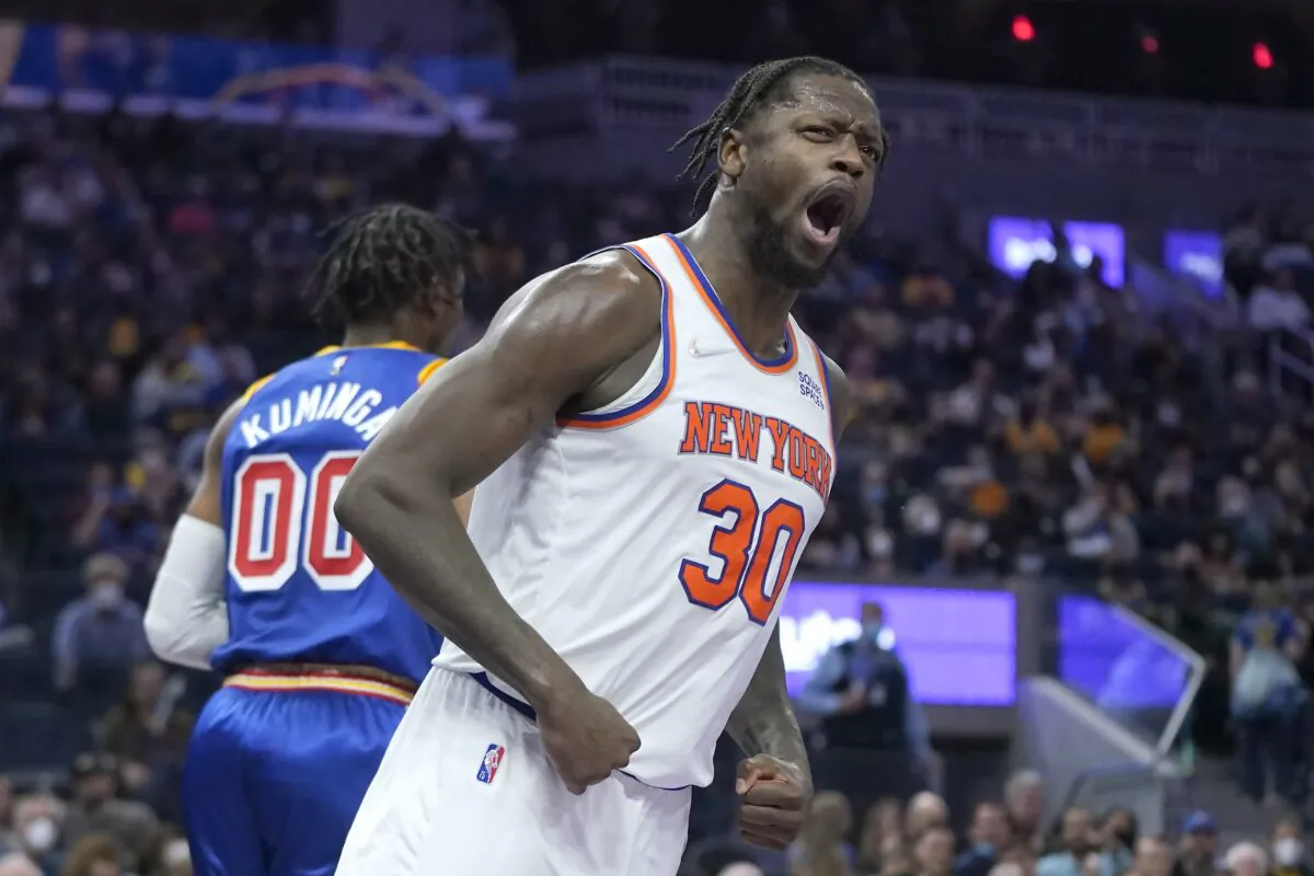 New York Knicks forward Julius Randle (30) reacts after scoring during the first half of an NBA basketball game against the Golden State Warriors in San Francisco on Feb. 10, 2022. (Jeff Chiu/AP Photo)
