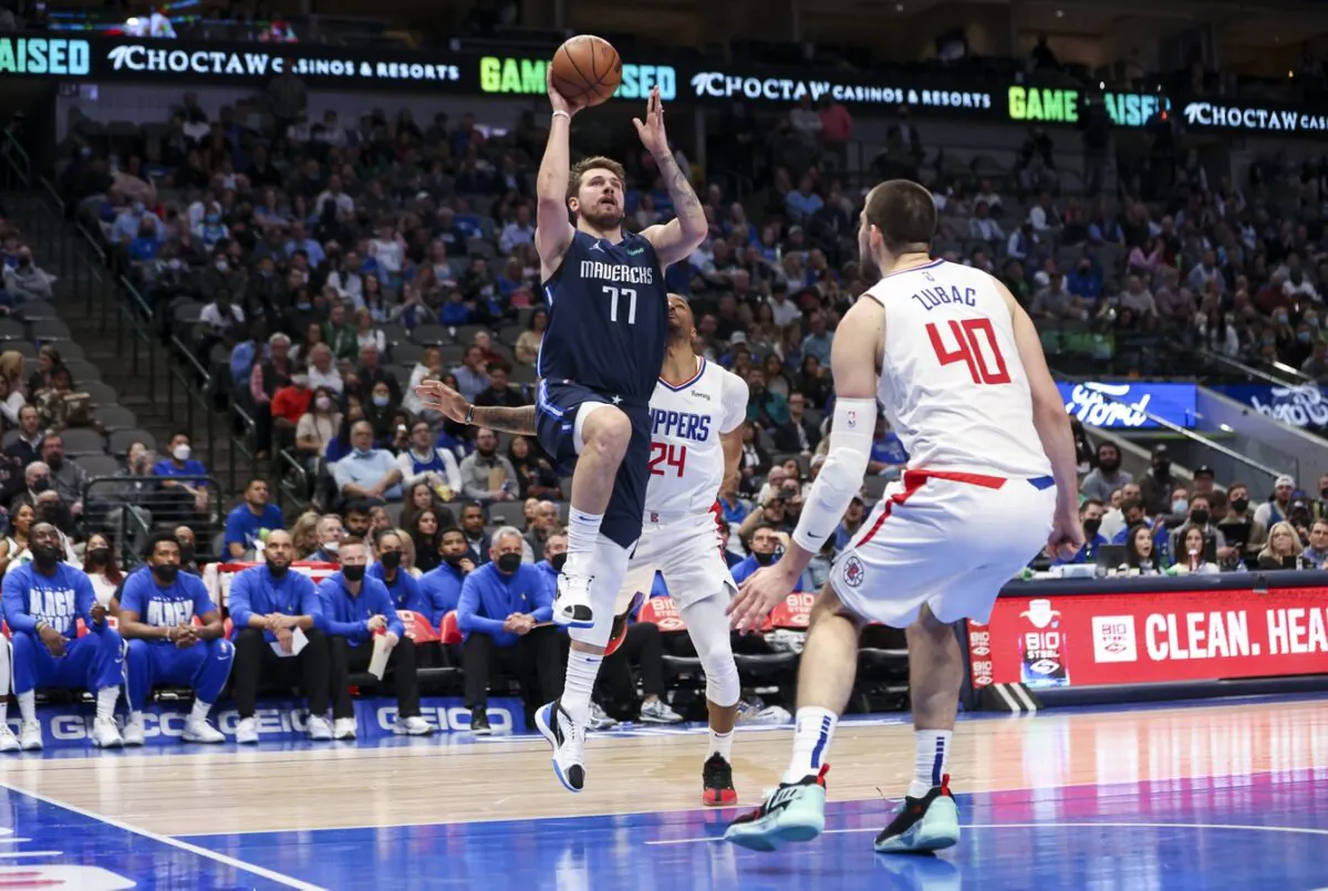 Dallas Mavericks guard Luka Doncic (77) shoots over LA Clippers center Ivica Zubac (40) during the second half at American Airlines Center in Dallas on Feb. 10, 2022. (Kevin Jairaj/USA TODAY Sports via Field Level Media)