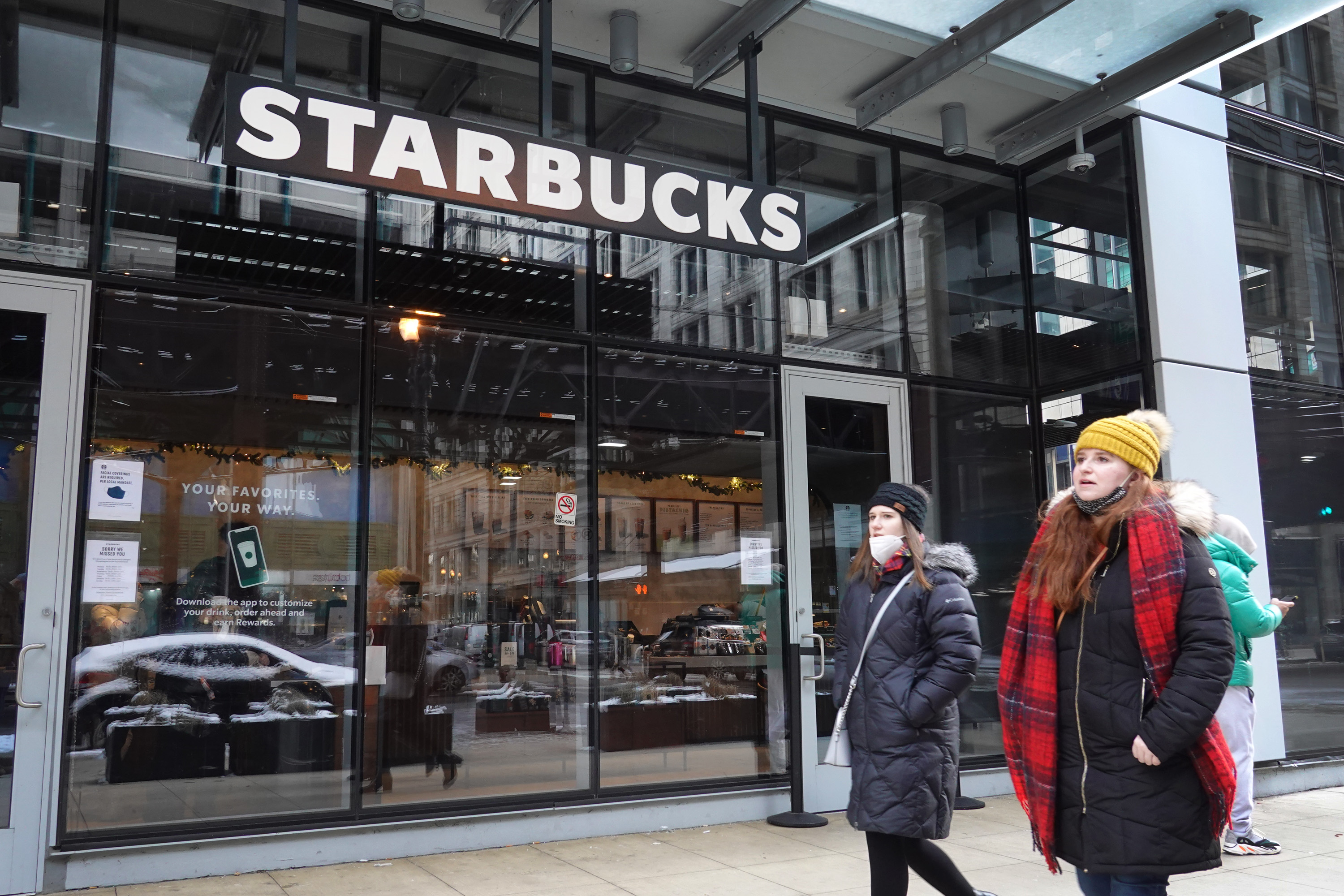 Union Efforts Grow Across Starbucks Stores Amid National Labor Shortage - Vimarsana News