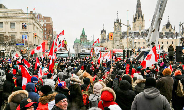 Protesters demonstrate against COVID-19 mandates and restrictions in Ottawa on Feb. 6, 2022. (Jonathan Ren/The Epoch Times)