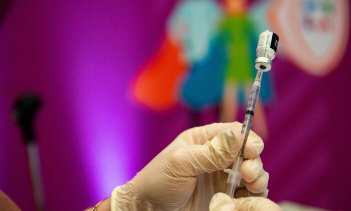 A medical worker prepares a COVID-19 vaccine in Hartford, Conn., on Jan. 6, 2022. (Joseph Prezioso/AFP via Getty Images)