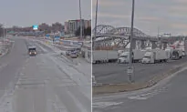 US Truckers Gather Under Border Bridge in Michigan Without Causing Blockade