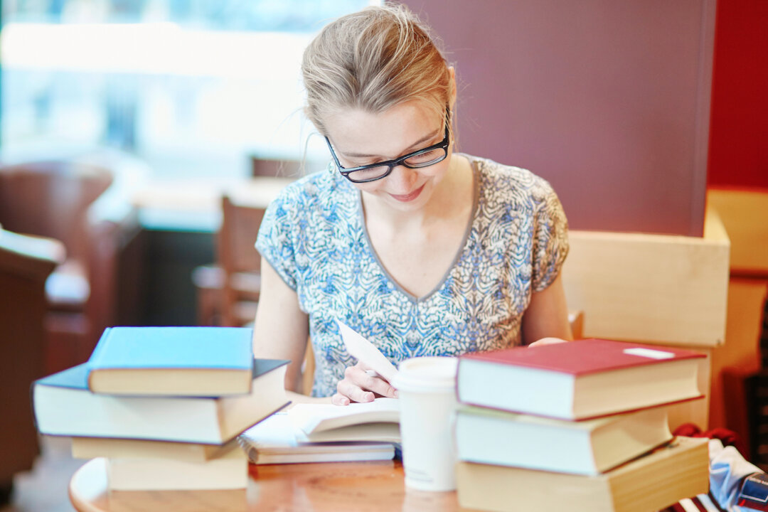 We've all felt the pull of immediate rewards over long-term goals. When it comes to working today for a reward tomorrow, it helps to put things into context.(Ekaterina Pokrovsky/Shutterstock)